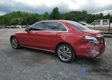 2017 Mercedes-Benz C 300 4Matic z USA, uszkodzony, nr VIN 55SWF4KB3HU217567